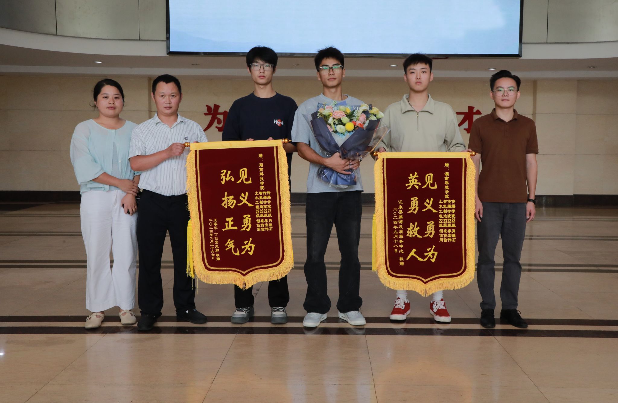 304am永利集团官网大学生勇救溺水者.jpg 304am永利集团官网大学生勇救溺水者.jpg